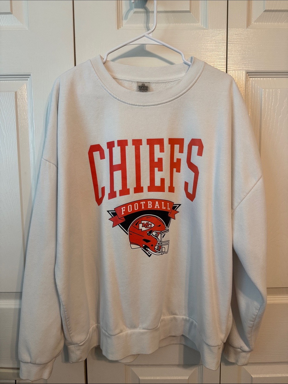 CHIEFS White Pullover Crewneck Sweatshirt